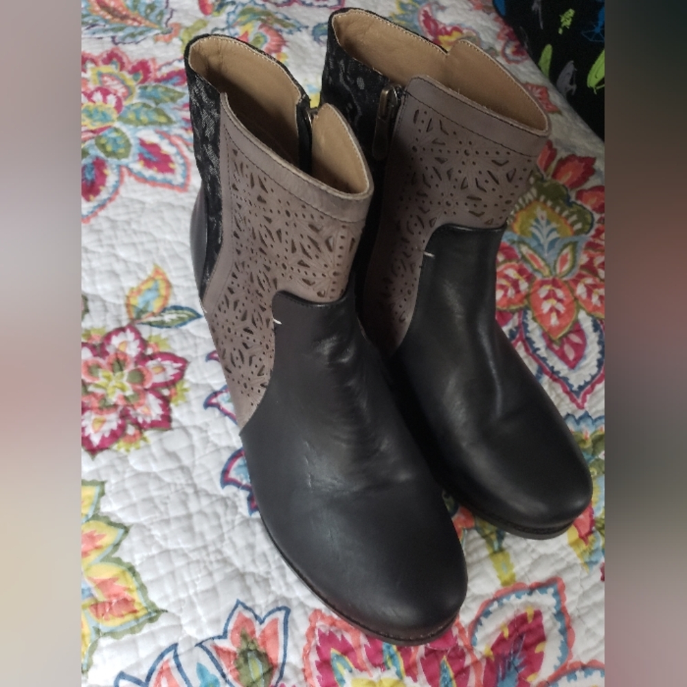 Spring Step L'artiste Leather and Lace Heeled Ankle Boots Black And Gray - Picture 5 of 9